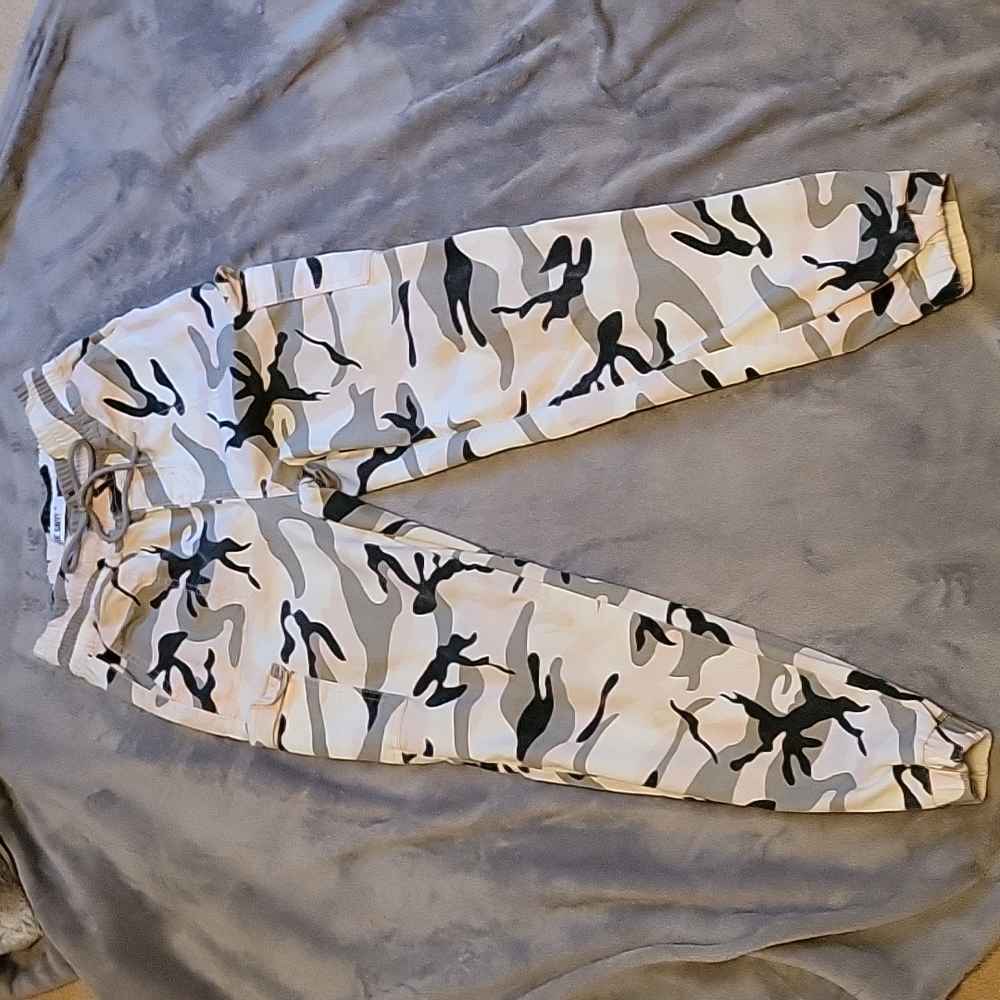 Blue Savvy: Pink Camouflaged Cargo-like  Pants